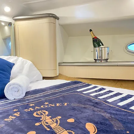 船上ホテル The Yacht Experience バレンシア