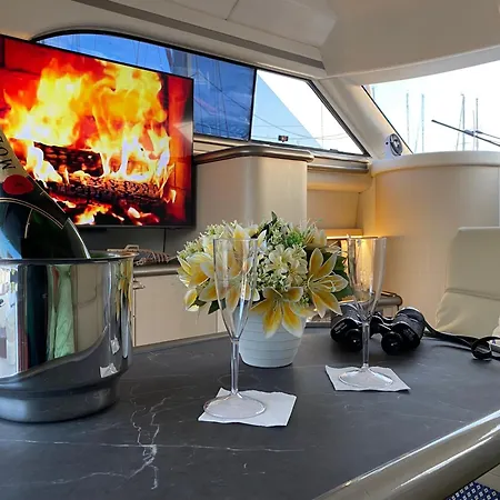 The Yacht Experience Bådhotel *