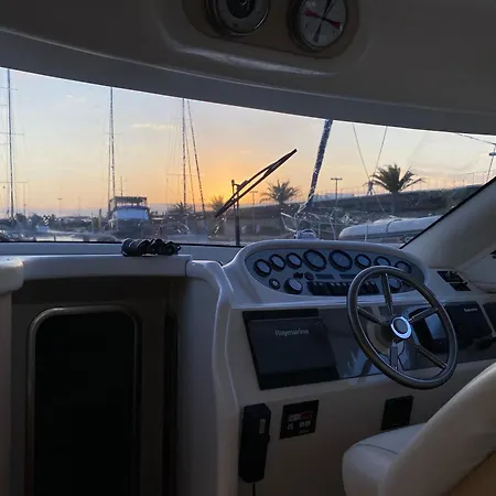 The Yacht Experience 船上ホテル