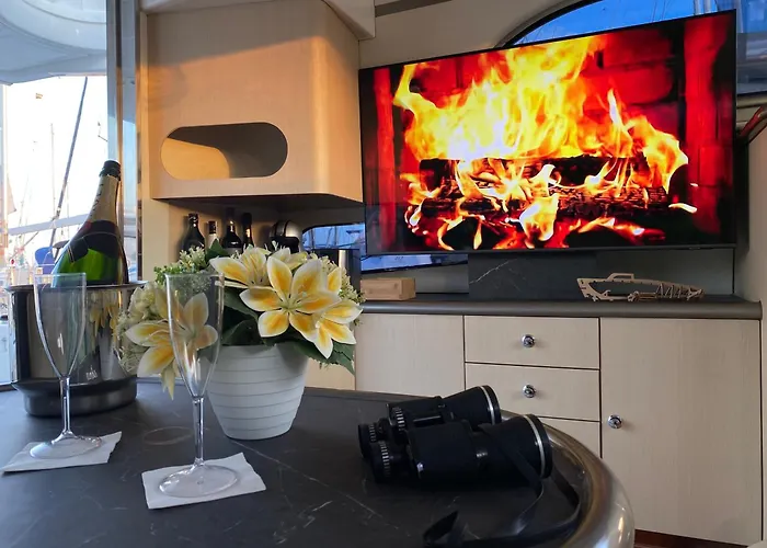 The Yacht Experience Botel *