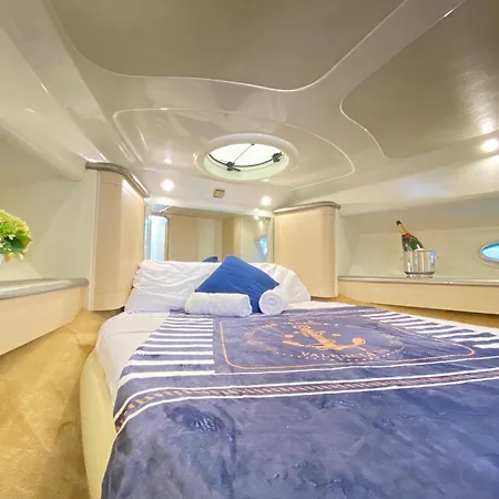 Bateau-hôtel The Yacht Experience *