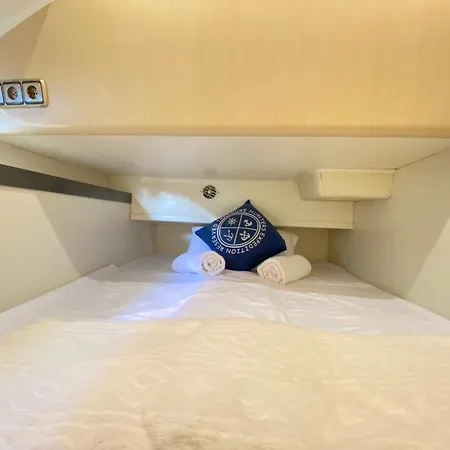The Yacht Experience Hotel na wodzie